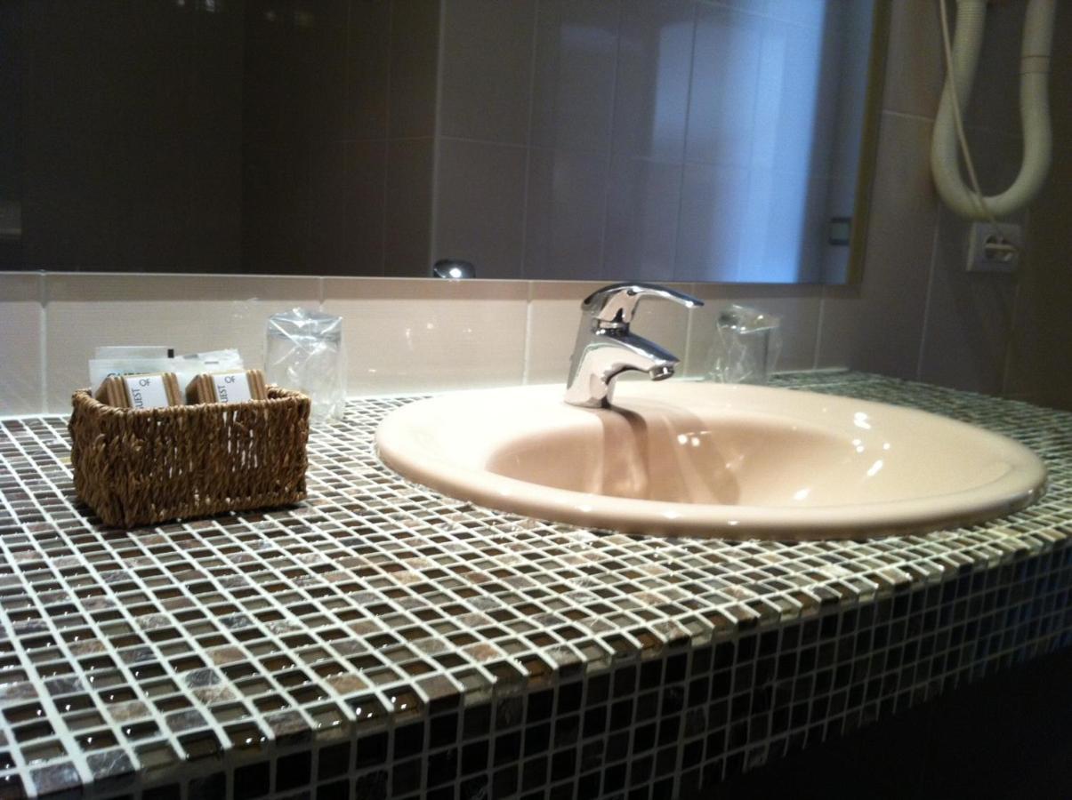 Logis Hotel - Restaurant Maison Claude Darroze Langon  Εξωτερικό φωτογραφία