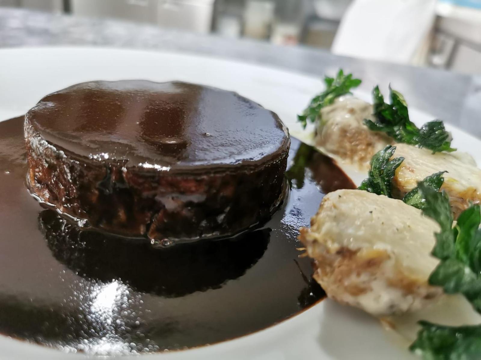 Logis Hotel - Restaurant Maison Claude Darroze Langon  Εξωτερικό φωτογραφία