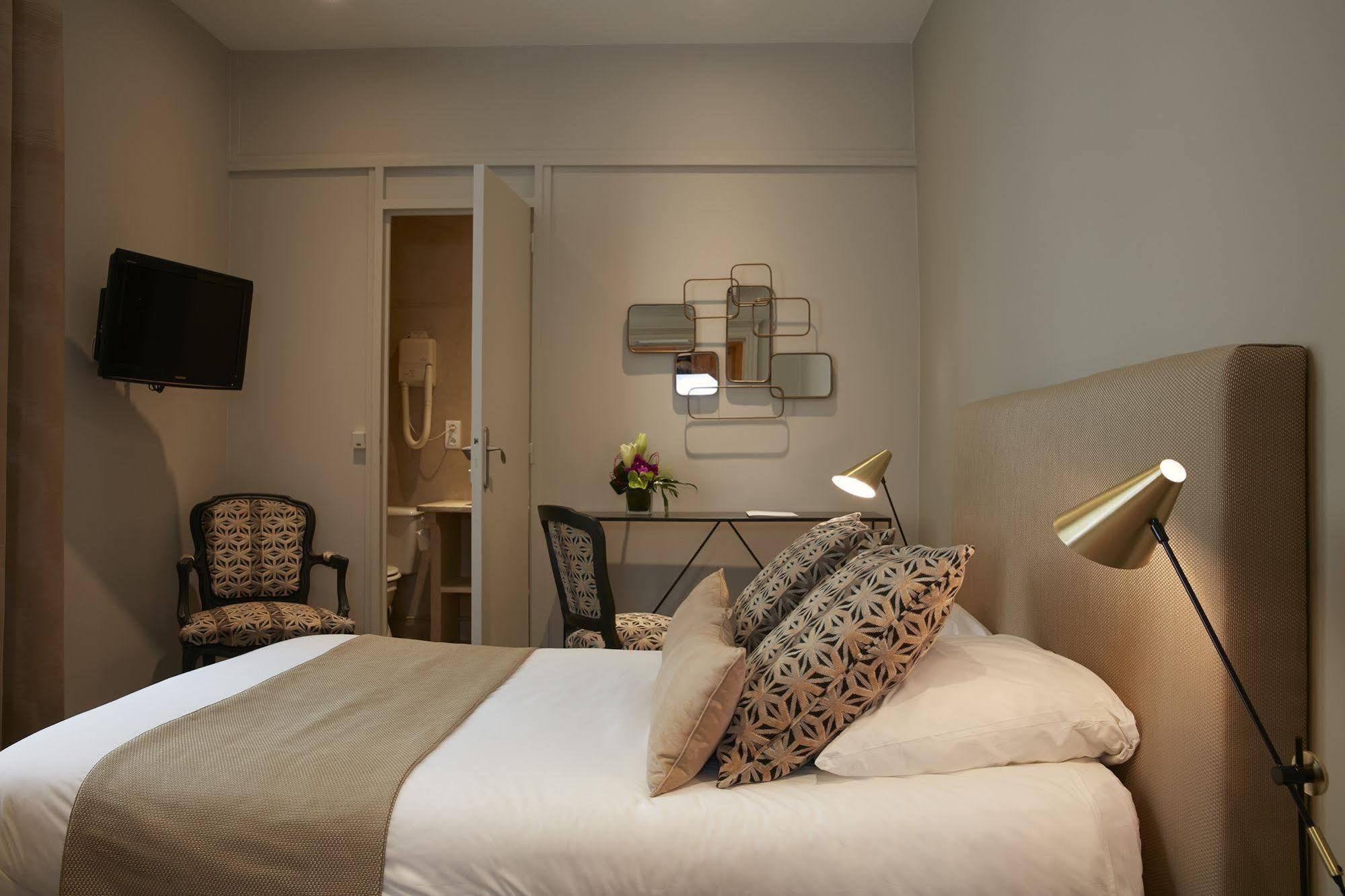 Logis Hotel - Restaurant Maison Claude Darroze Langon  Εξωτερικό φωτογραφία