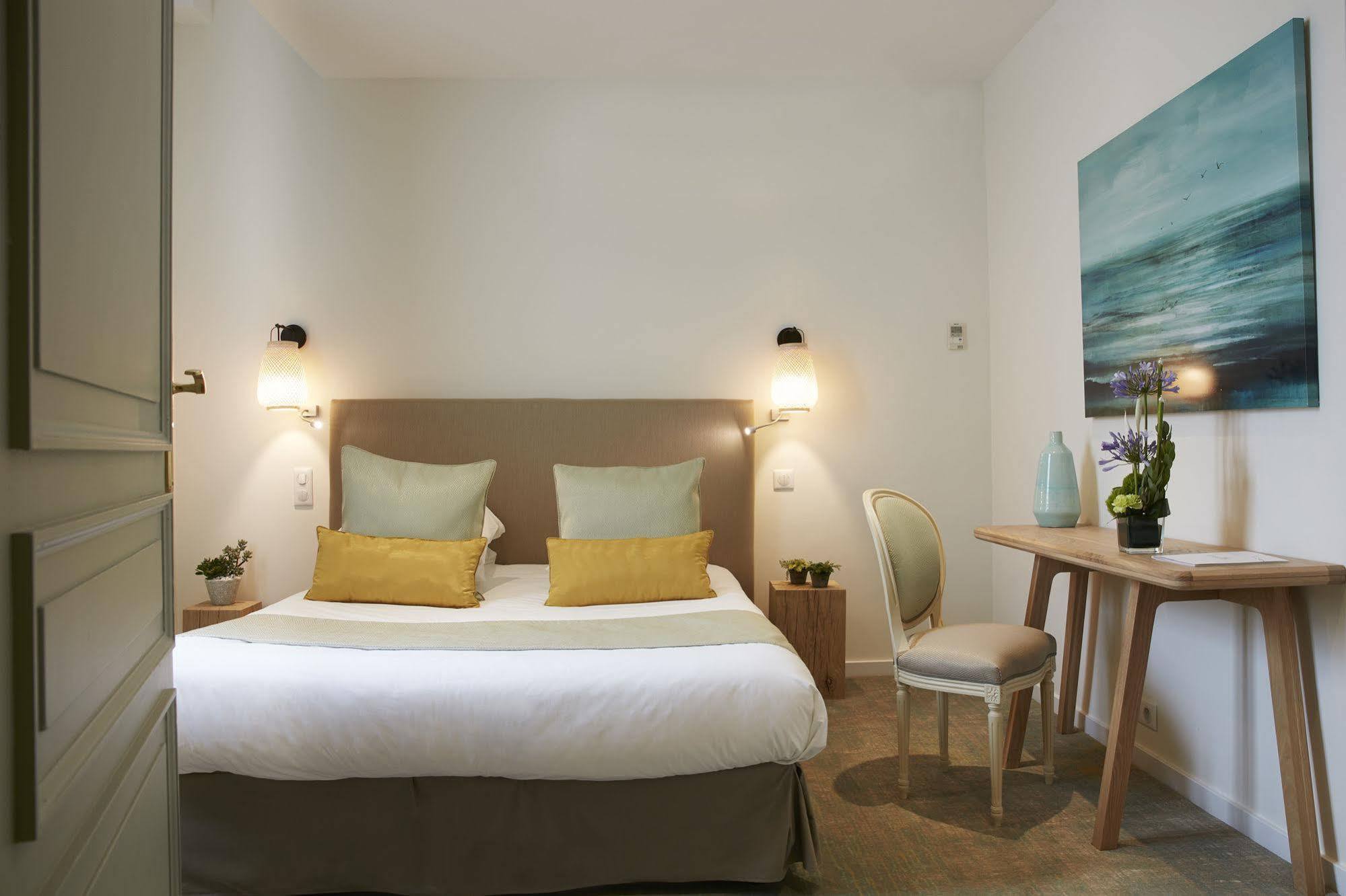 Logis Hotel - Restaurant Maison Claude Darroze Langon  Εξωτερικό φωτογραφία