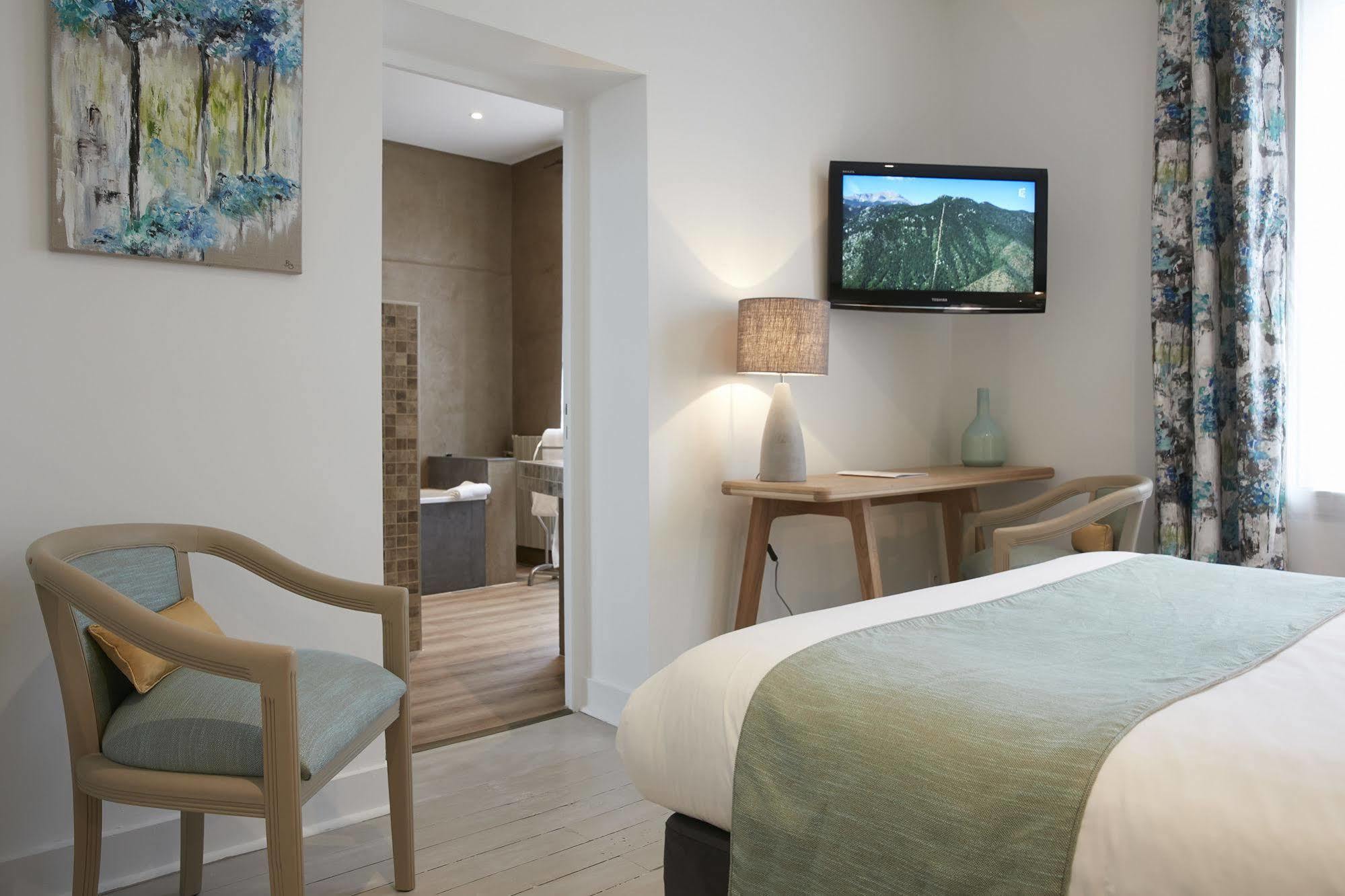 Logis Hotel - Restaurant Maison Claude Darroze Langon  Εξωτερικό φωτογραφία